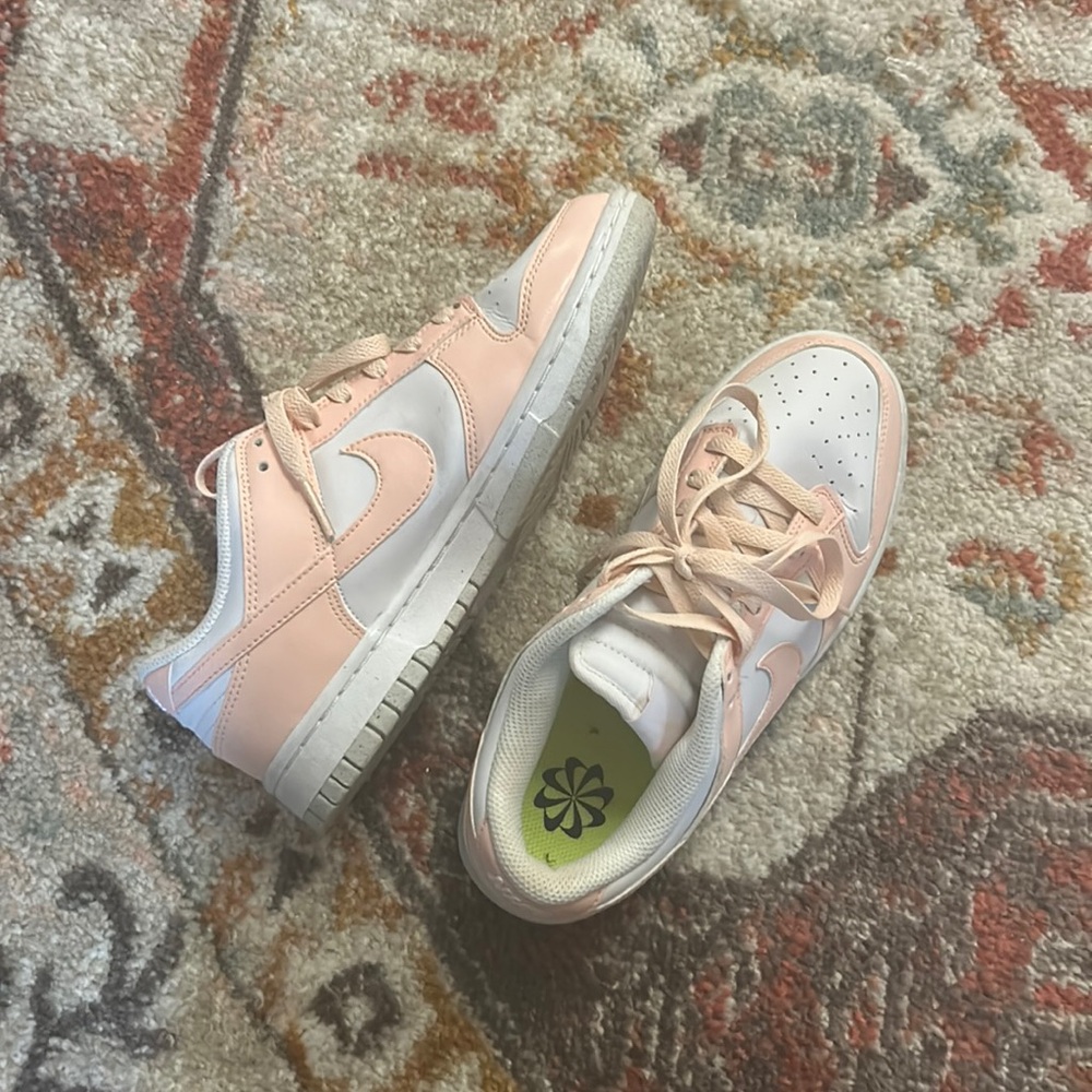 Women’s size 7 pink nike dunks